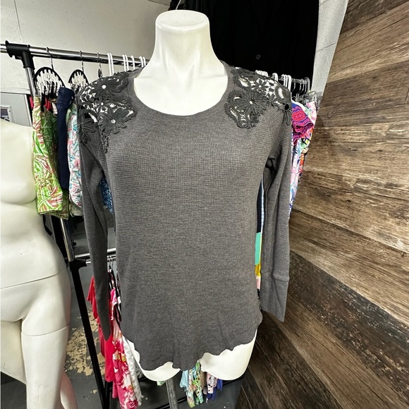 American Eagle Outfitters Gray Embellished Long Sleeve Blouse - Picture 1 of 8
